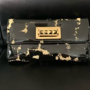 tory burch wallet